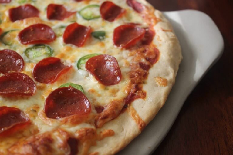 Quick-and-Easy-Pizza-Crust2-2000-d38b79fa6b8e4a23ab9dac62dd7afff8 (1)